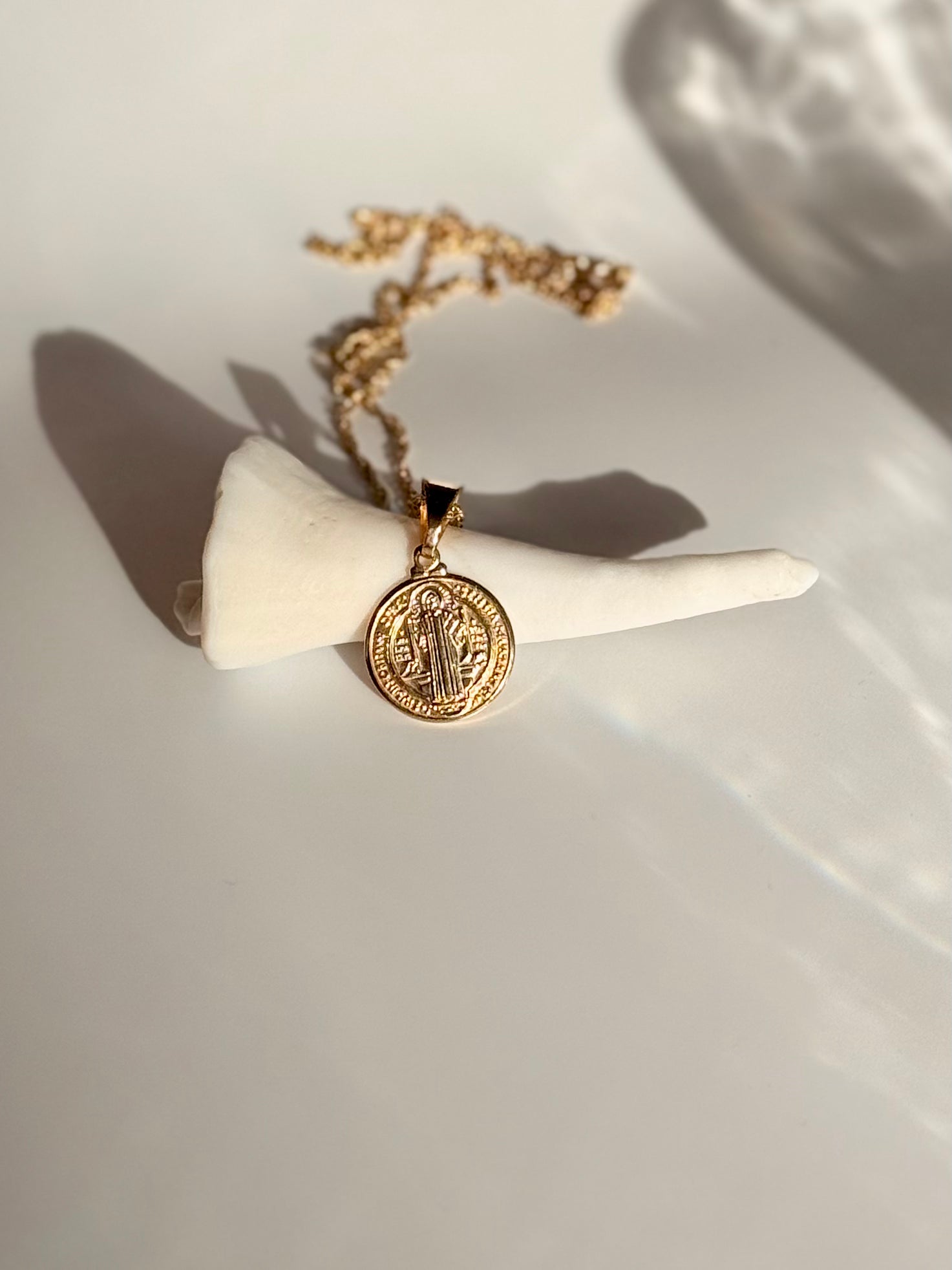 SAINT - medallion