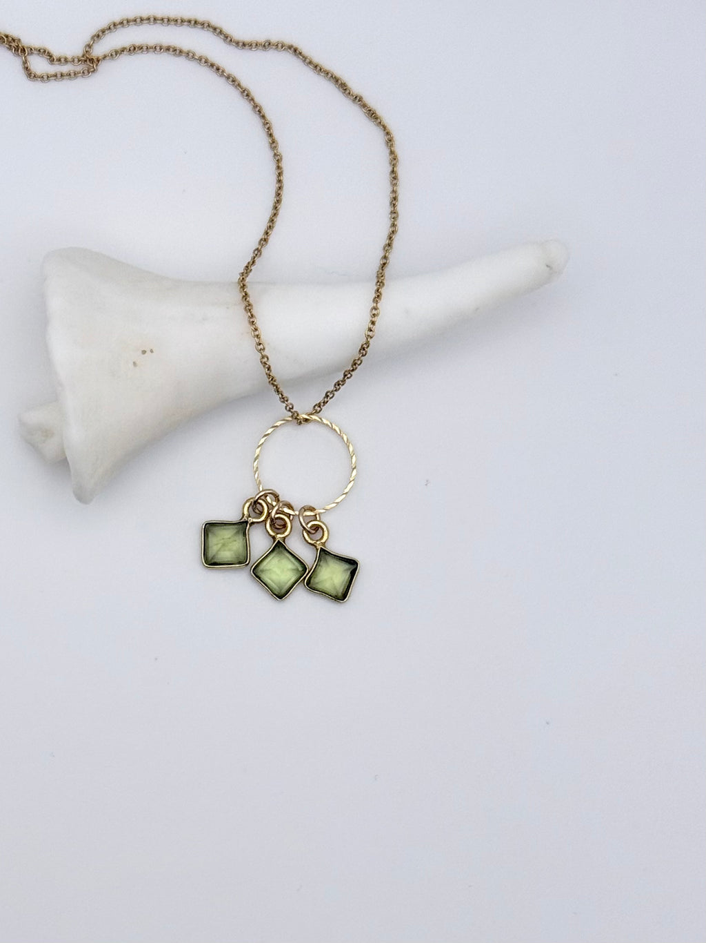 VERA - peridot drop