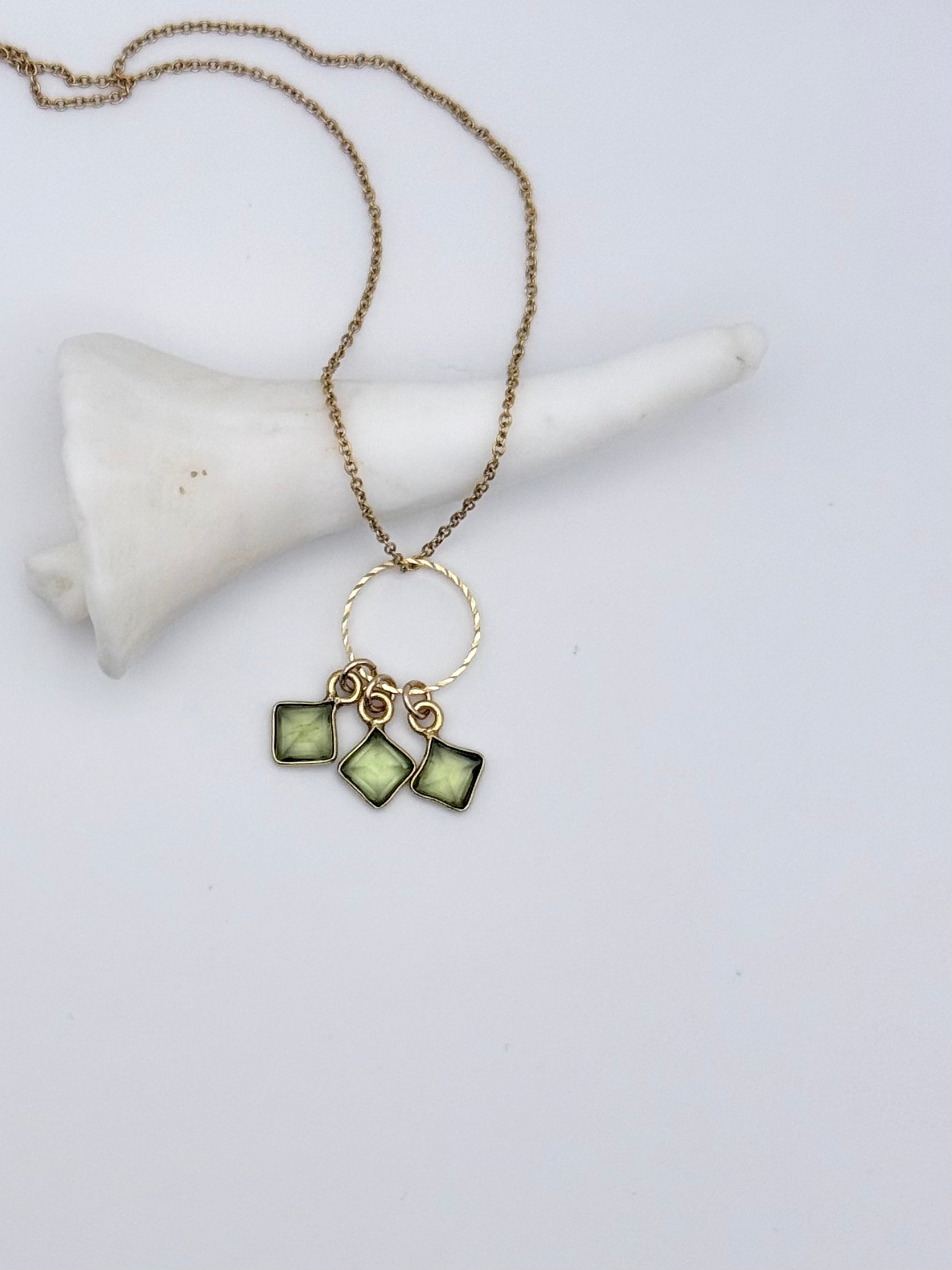 VERA - peridot drop